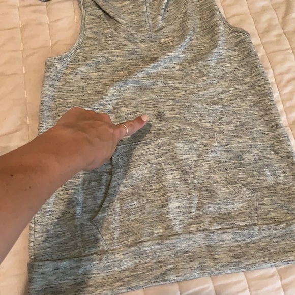 Cowlick workout pull over sleeveless sweater - Picture 3 of 6